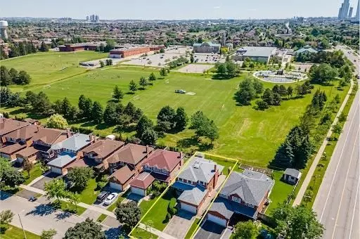 Vaughan, ON L4L 5E3,5 Venetian CRES