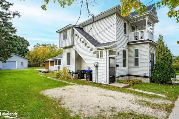 Collingwood, ON L9Y 2R4,300 Maple ST