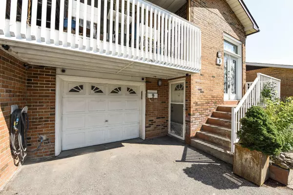 Brampton, ON L6S 2Z6,9 Manitou CRES