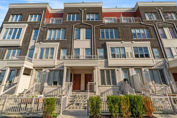 125 Long Branch AVE #15, Toronto W06, ON M8W 0A9