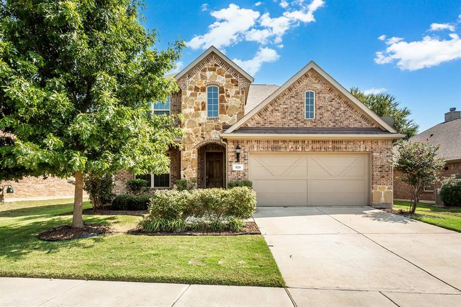 820 Water Garden Circle, Little Elm, TX 75068