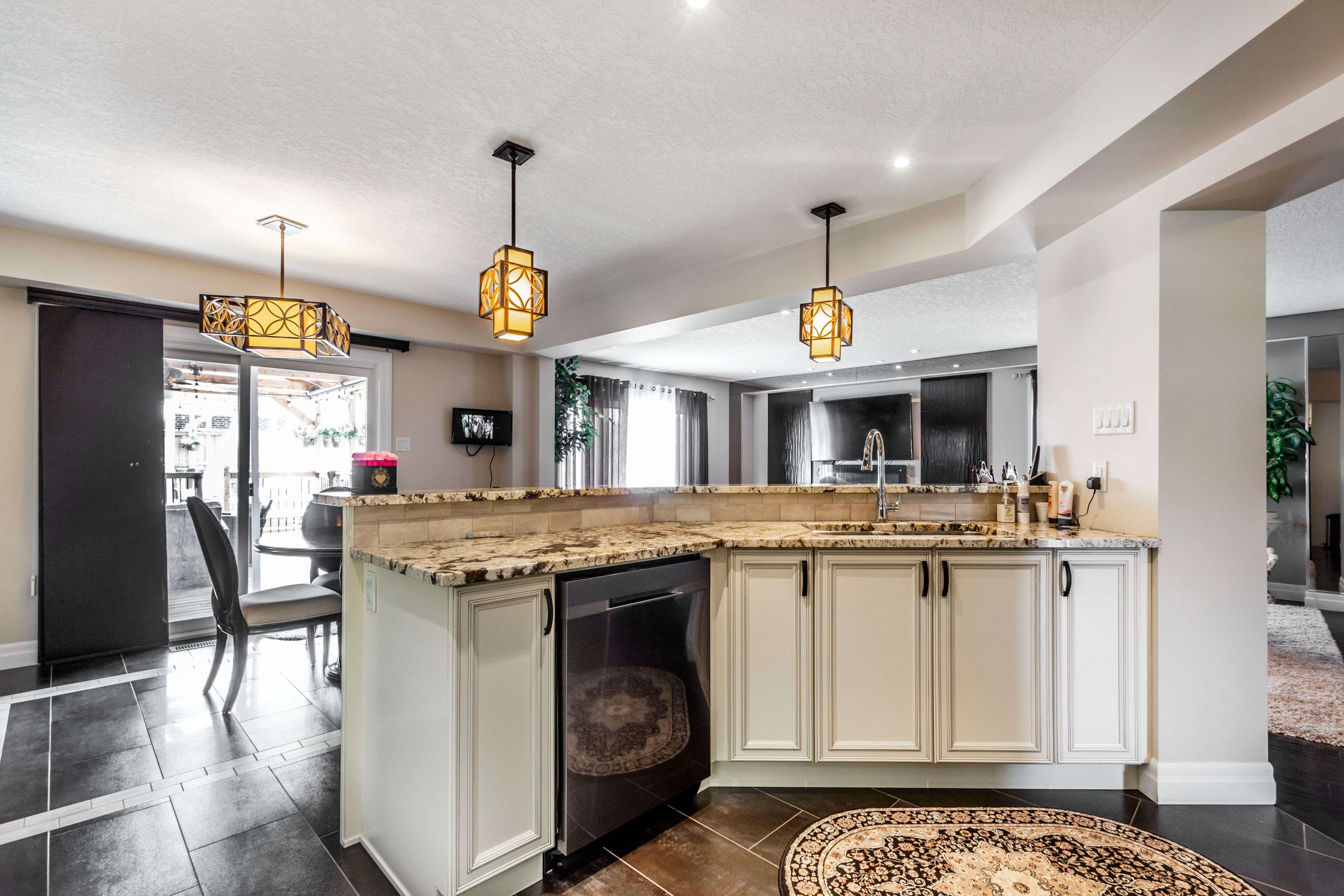 Kitchener, ON N2R 1W5,27 Rockcliffe DR