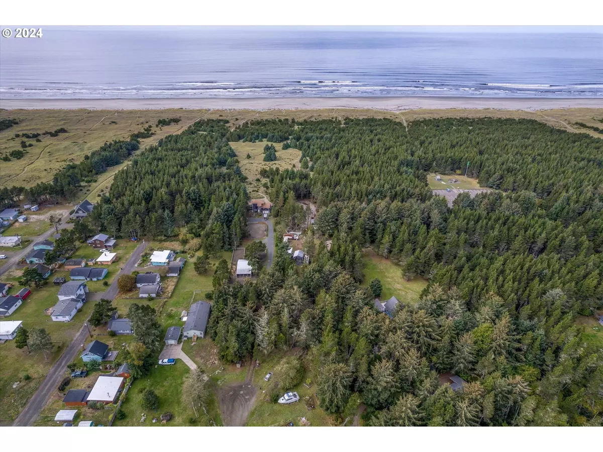 Long Beach, WA 98631,1203 179TH LN