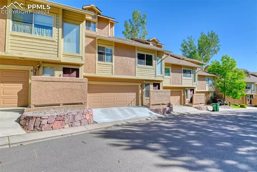 340 Autumn Ridge CIR #B, Colorado Springs, CO 80906