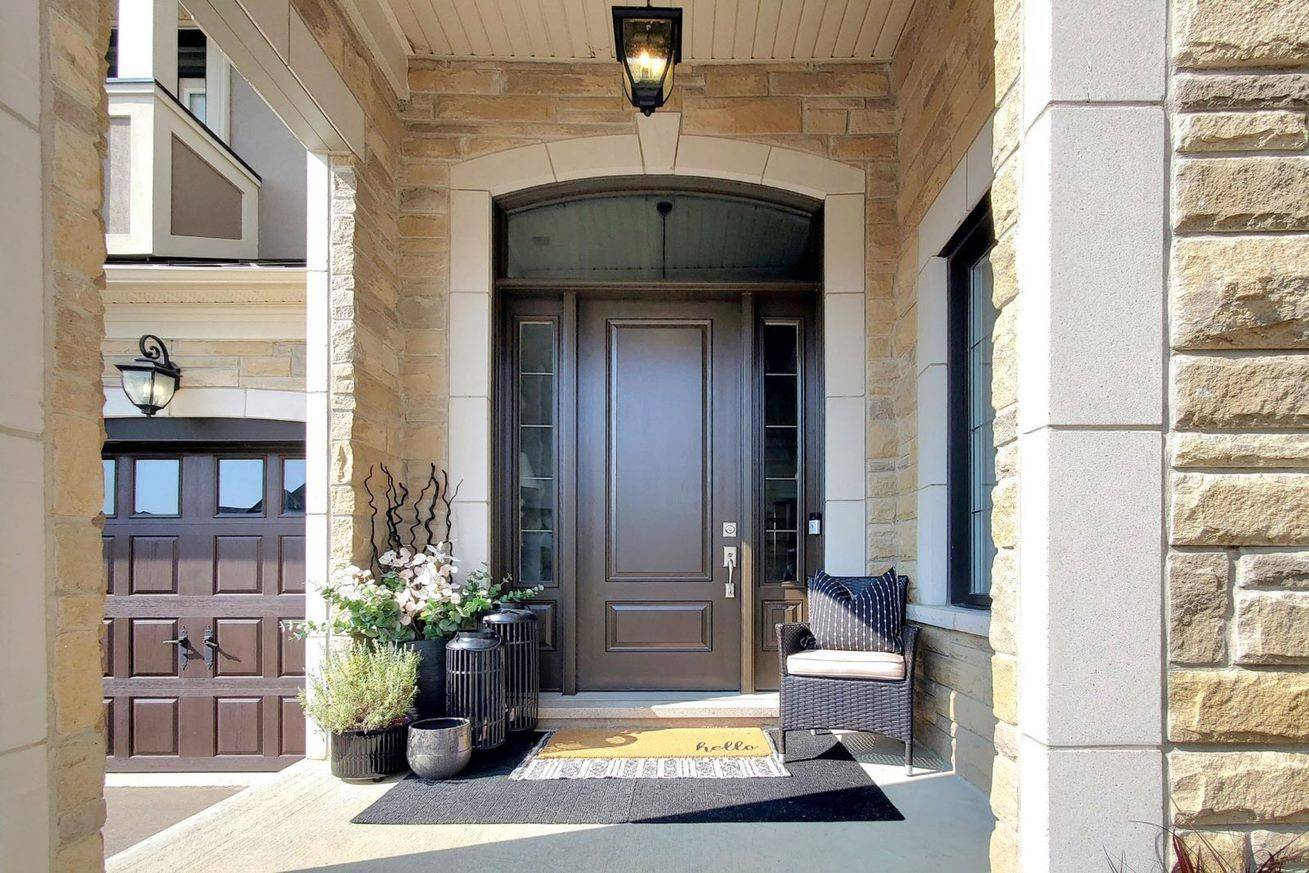 King, ON L7B 0P5,74 Sir Henry CT