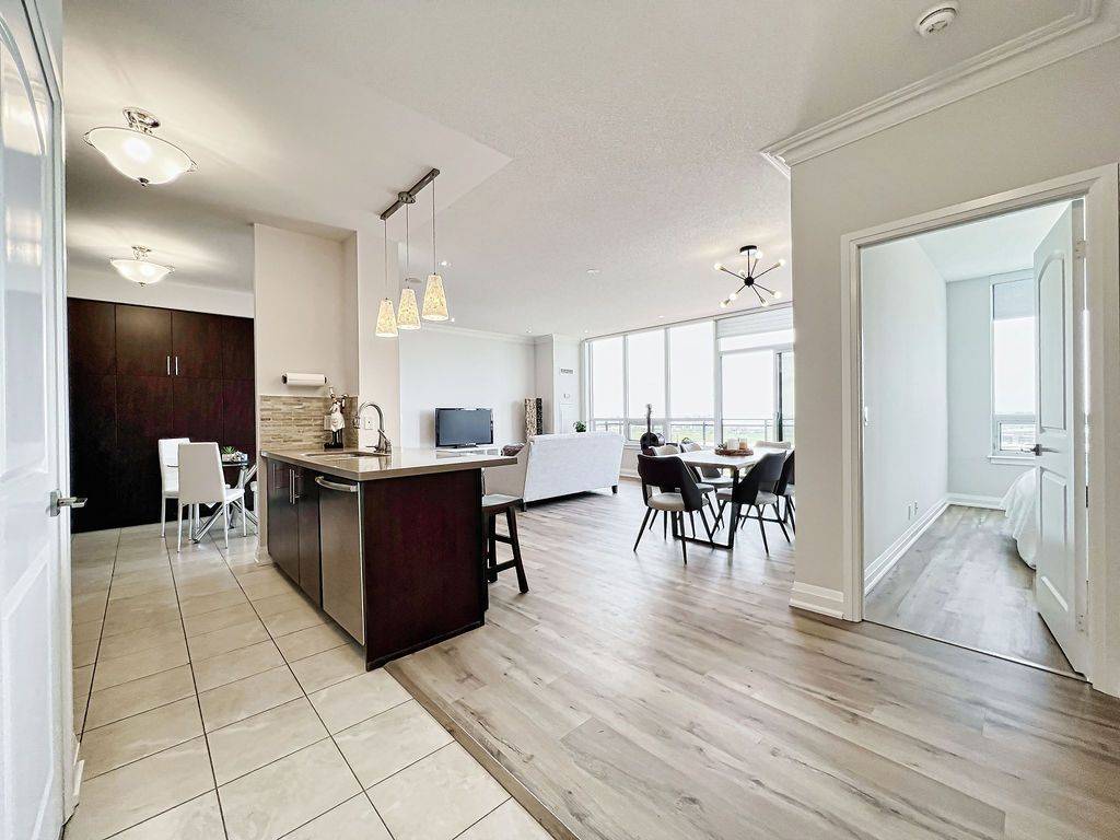 Toronto W05, ON M3J 0G5,55 De Boers DR #PH7