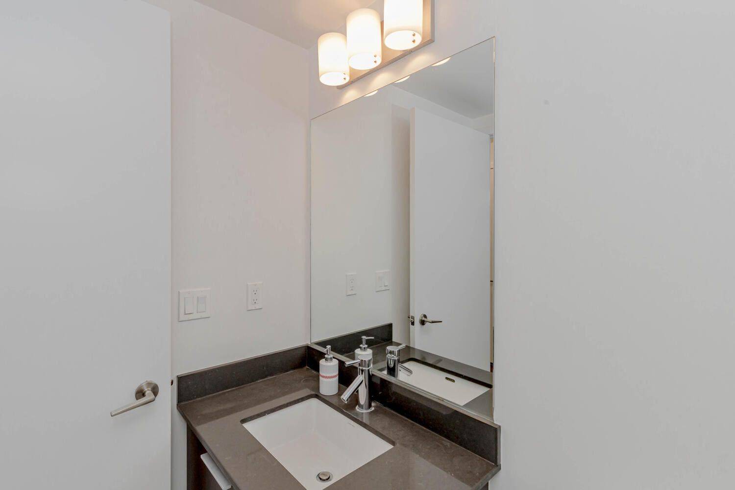 Toronto W06, ON M8V 0H9,10 Park Lawn RD #2310
