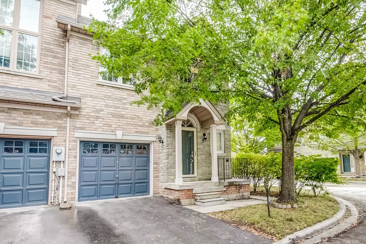 Vaughan, ON L4L 9C9,180 Blue Willow DR #9