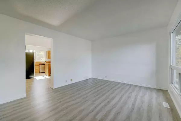 Calgary, AB T3B 4N5,5625 Silverdale DR Northwest #34