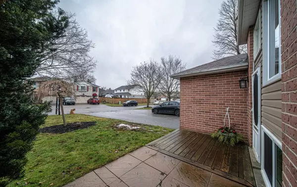 Clarington, ON L1C 4J9,7 Marchwood CRES