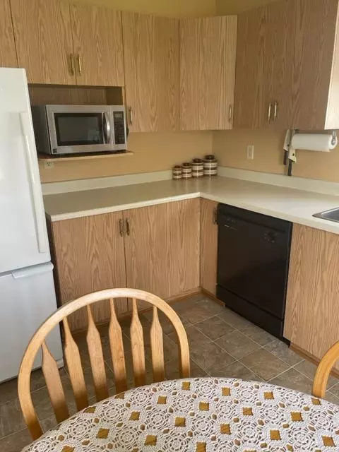 Prince Edward County, ON K0K 3L0,5 Reynolds PL W