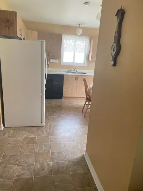 Prince Edward County, ON K0K 3L0,5 Reynolds PL W