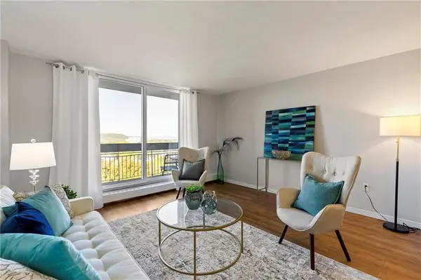 Hamilton, ON L8K 5N2,350 Quigley RD #847