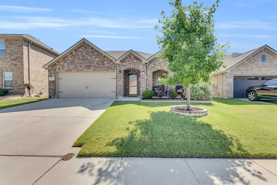 9236 Flying Eagle Lane, Fort Worth, TX 76131