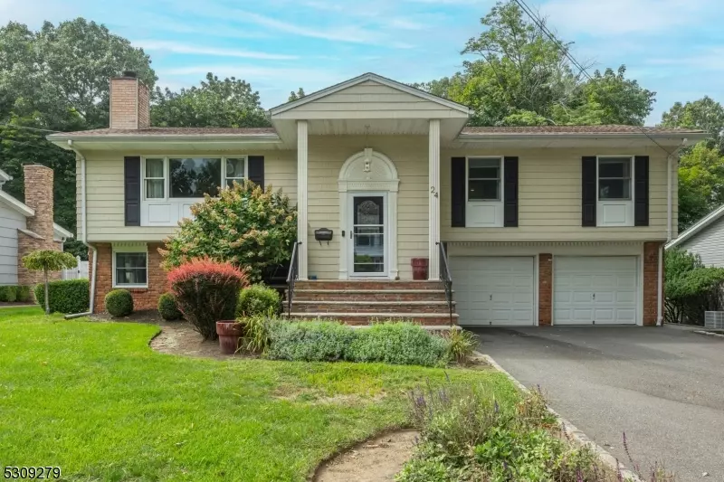 24 Condit Ct, Roseland Boro, NJ 07068