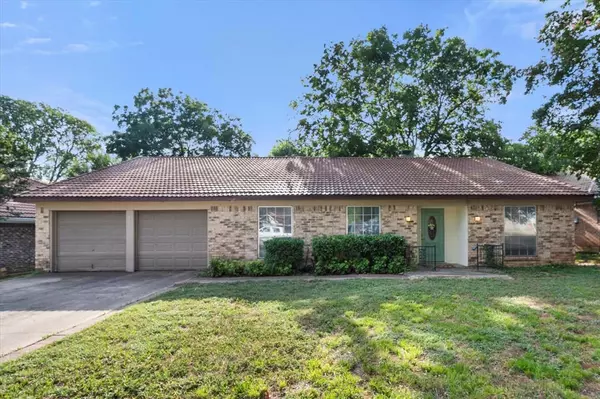 Arlington, TX 76015,4217 E Pleasant Forest Street