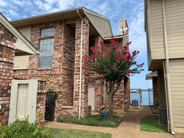 107 Oakbrook Drive, Lewisville, TX 75057