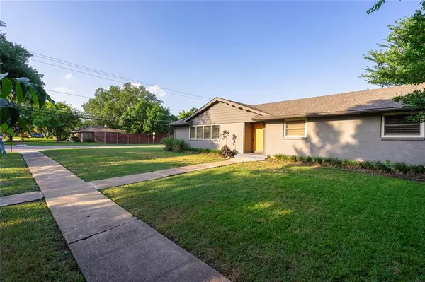 10318 Crittendon Drive, Dallas, TX 75229