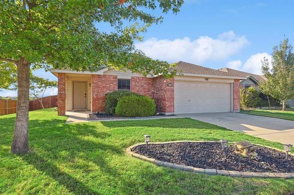 1176 Mustang Ridge Drive, Fort Worth, TX 76052