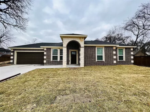 1913 Oak Knoll Drive, Haltom City, TX 76117