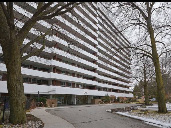 1 Royal Orchard BLVD #1203, Markham, ON L3T 3C2