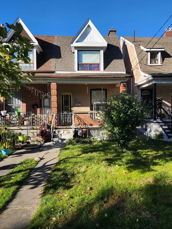 32 Harvie AVE, Toronto W03, ON M6E 4K3