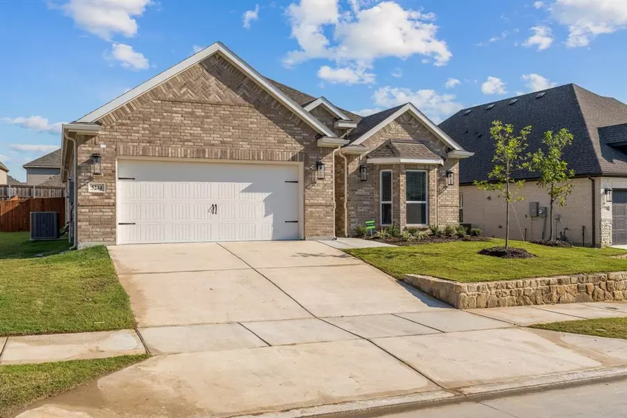 5244 Deep Creek Drive, Fort Worth, TX 76179