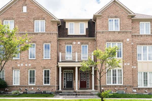 5 Earnshaw DR, Markham, ON L6C 0E4