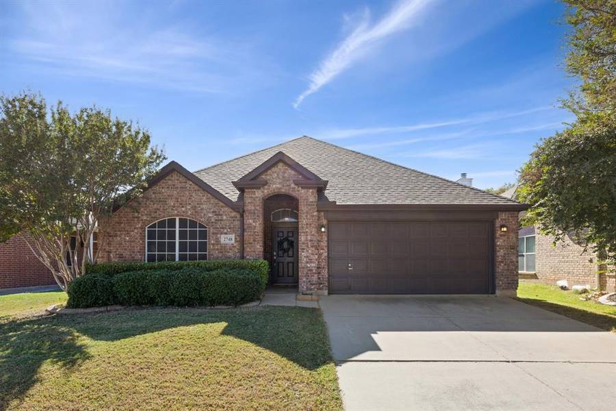 2748 Thorncreek Lane, Fort Worth, TX 76177