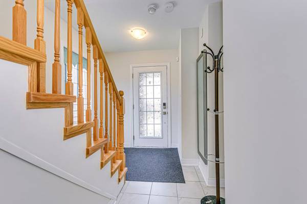 Oakville, ON L6M 0K4,2280 Baronwood DR #90