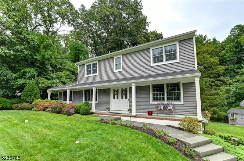 74 Choctaw Trl, Ringwood Boro, NJ 07456