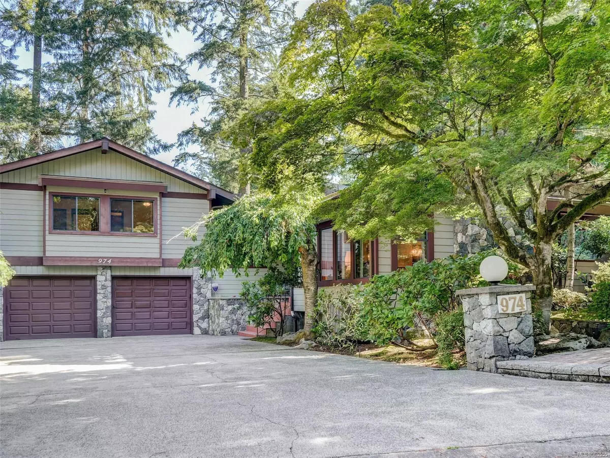 Saanich, BC V8X 4M1,974 Wagonwood Pl