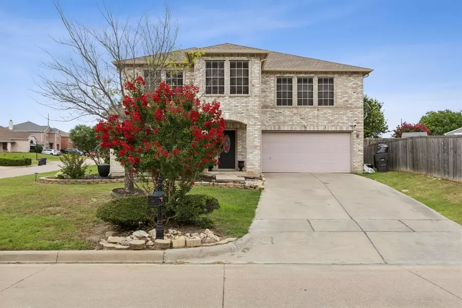 333 Sunset Oaks Drive, Fort Worth, TX 76112