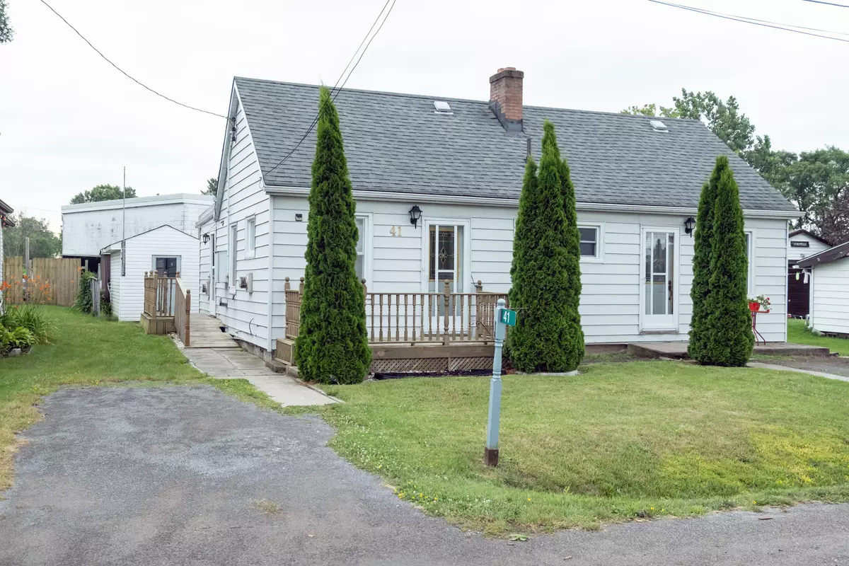 Prince Edward County, ON K8N 4Z1,45 Ridley ST