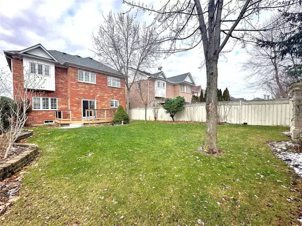 Halton Hills, ON L7G 6E4,16 Stonebrook CRES