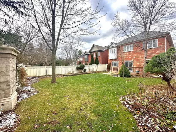 Halton Hills, ON L7G 6E4,16 Stonebrook CRES