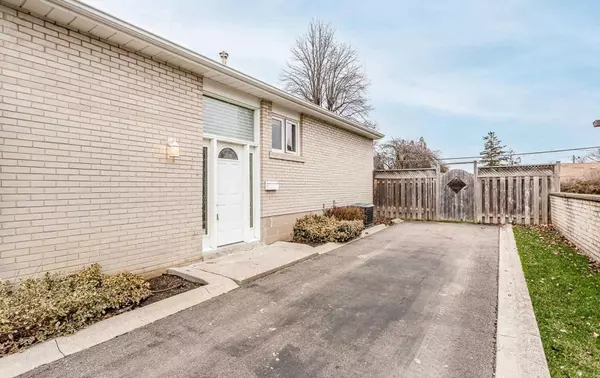 Brampton, ON L6W 2Z1,24 Carlyle CRES