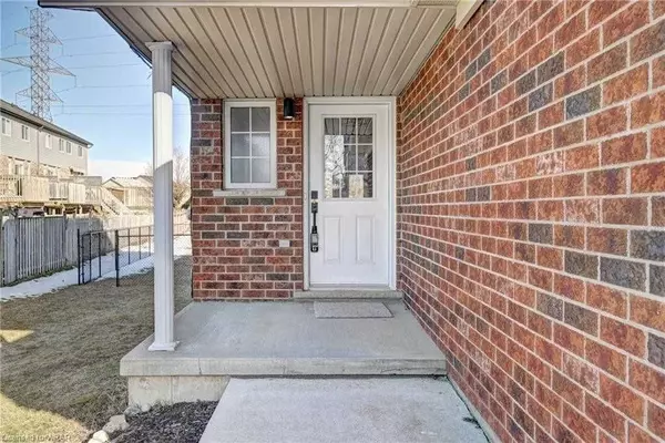 Kitchener, ON N2E 4J5,211 Red Clover CT