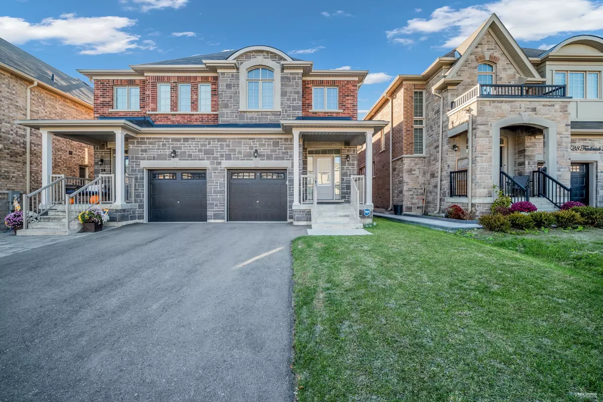 East Gwillimbury, ON L0G 1M0,26 Frederick Taylor WAY