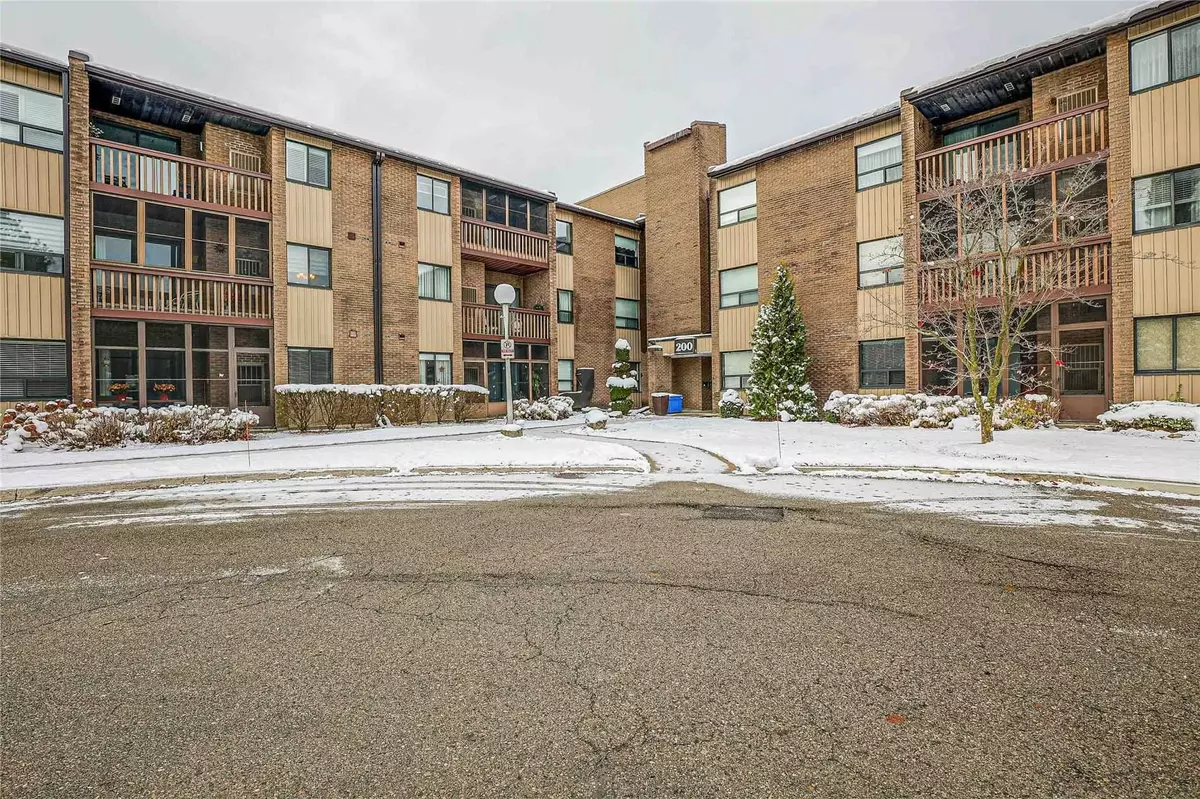 Middlesex, ON N6H 4P8,200 Everglade CRES #202