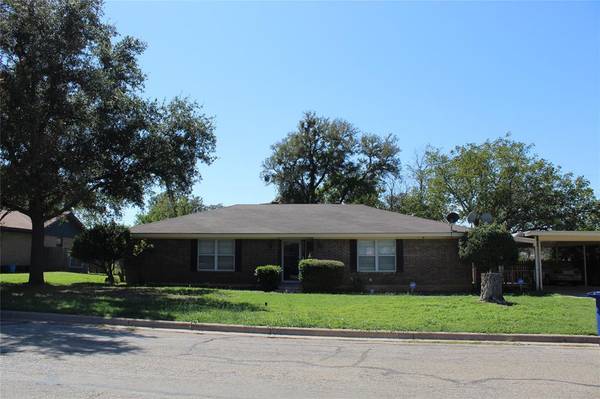 1705 Broadmoor Drive, Brownwood, TX 76801