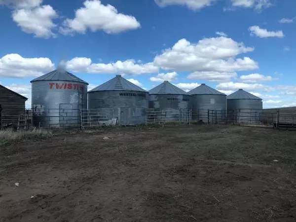 Oyen, AB T0J 2J0,1400 Ac Mixed Farm/Ranch Rural Special Areas