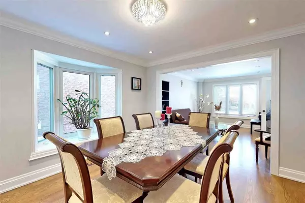 Oakville, ON L6H 5B4,2075 Castlefield CRES