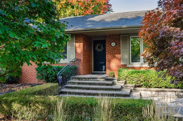 Oakville, ON L6L 1Y6,1065 Rebecca ST