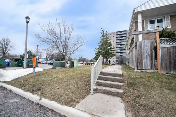 Brampton, ON L6W 3C7,258 Town House CRES