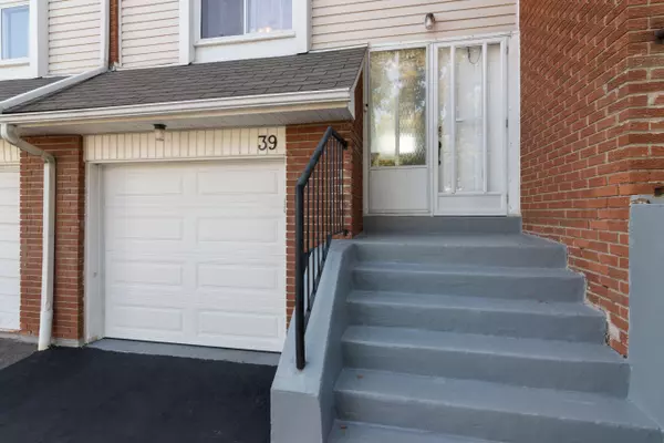 Brampton, ON L6T 3Z3,39 Sandringham CT