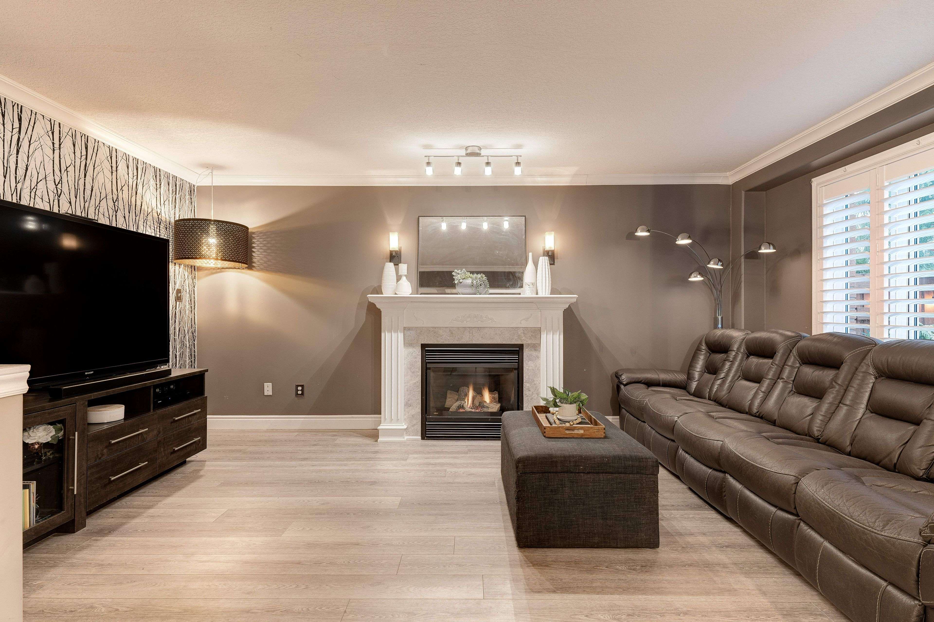 Burlington, ON L7L 6X8,2435 ORCHARD RD