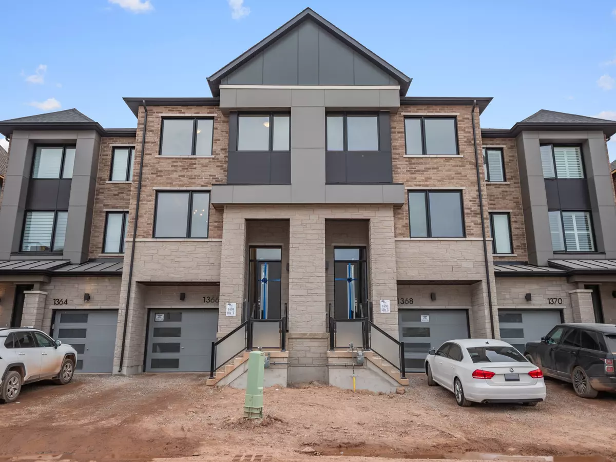 Oakville, ON L6M 5P2,1366 Kobzar DR