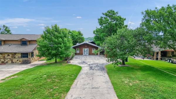 105 Cheyenne Drive, Lake Kiowa, TX 76240