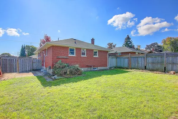 Oshawa, ON L1J 3E4,352 Garden CT